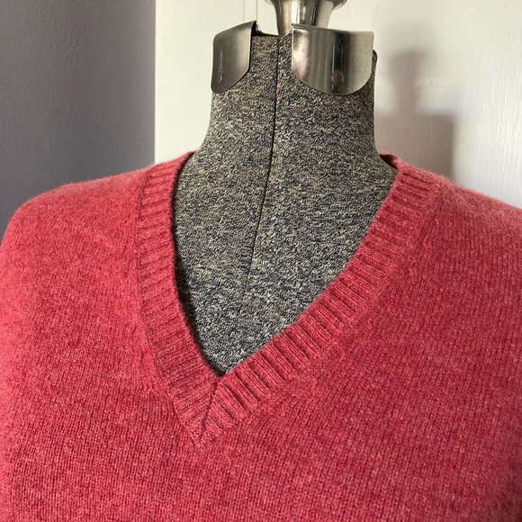 Brooks Brothers Lambs Wool V Neck Sweater Men’s Size Medium - Picture 3 of 5